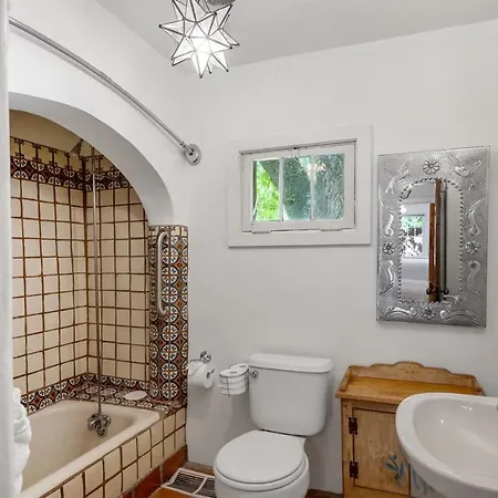 4 Bedroom - 5 Min. Walk To Canyon Road - Mariposa Holiday home