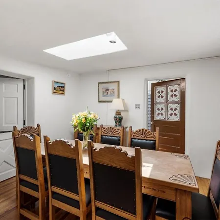 4 Bedroom - 5 Min. Walk To Canyon Road - Mariposa Holiday home